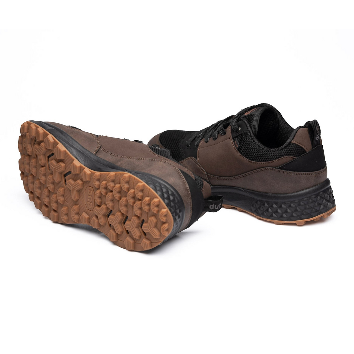 Zapatillas Due Shoes Dolomiti marrones y negras con suela de gran tracción y diseño ergonómico para uso diario.